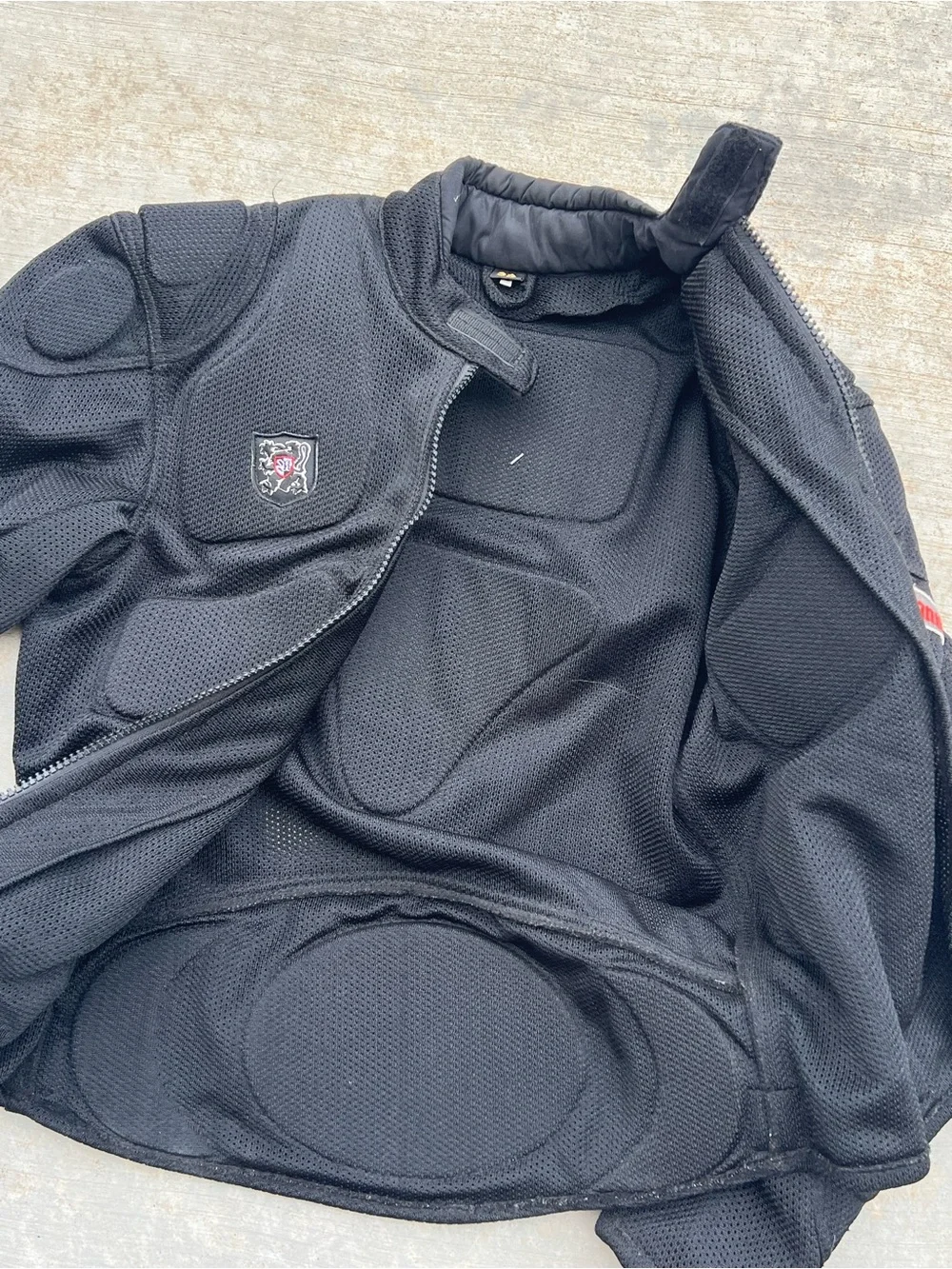 Magnus black padded